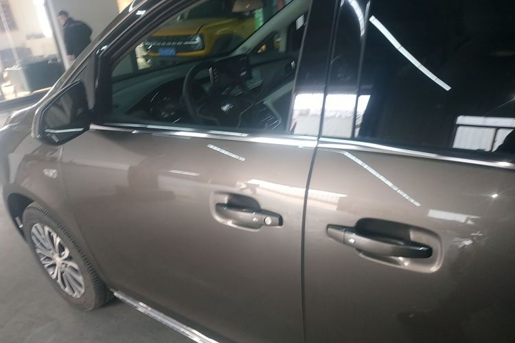 别克GL8 2023款 陆上公务舱 智享型车身外观4