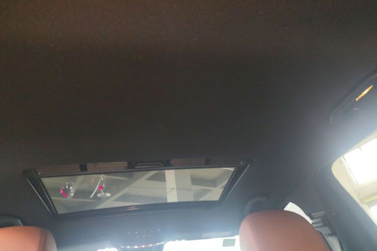 奔驰E级 2017款 E 200 运动型中控内饰22