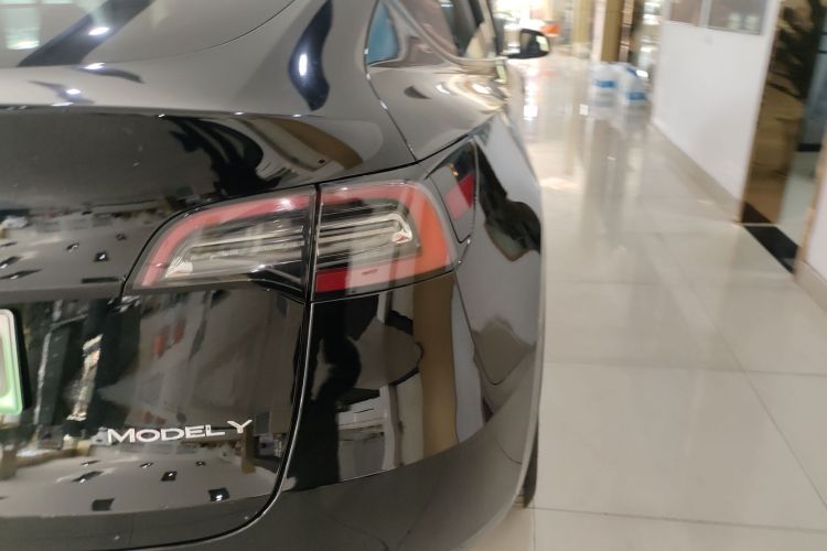 特斯拉 Model Y 2021款 长续航全轮驱动版 3D7车身外观6006