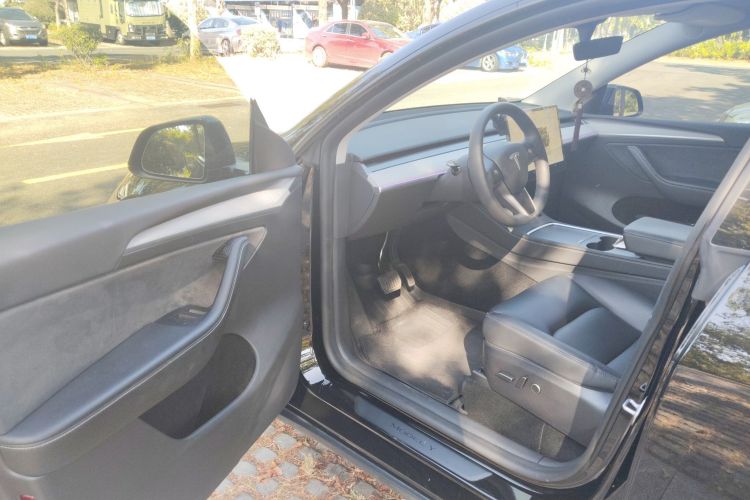 特斯拉 Model Y 2024款 长续航全轮驱动版中控内饰20