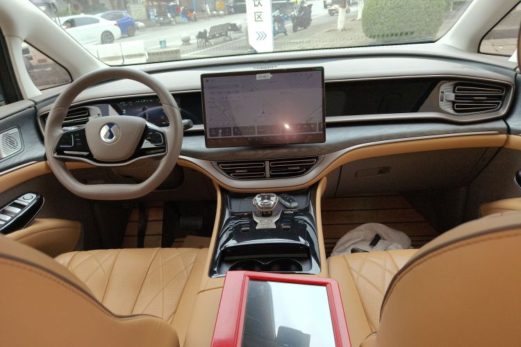 腾势D9 2022款 DM-i 1040 尊贵型中控内饰12