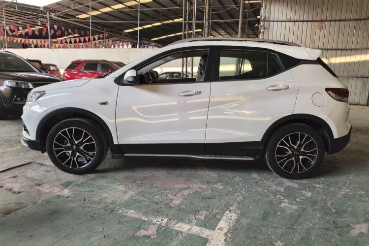 东南DX3 2018款 1.5L 手动尊贵型车身外观4