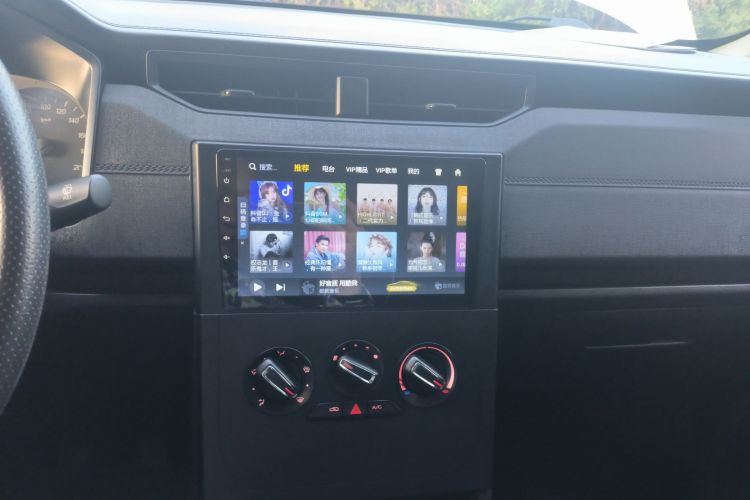 五菱汽车 五菱宏光PLUS 2020款 1.5L 手动标准型 5座中控内饰16