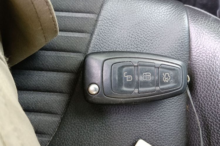 福特 福克斯 2017款 三厢 1.6L 自动风尚型智行版中控内饰11