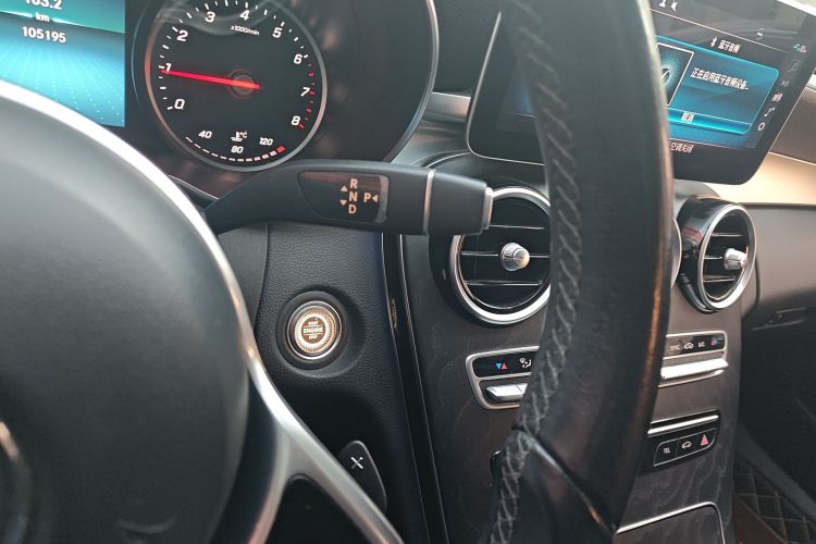 奔驰C级 2019款 C 180 L 时尚型运动版中控内饰18