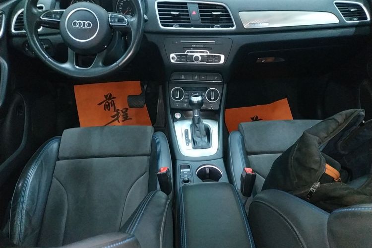 奥迪Q3 2017款 40 TFSI quattro 全时四驱运动型中控内饰18