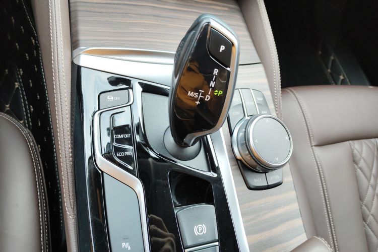 宝马5系 2019款 530Li 领先型 豪华套装局部细节18