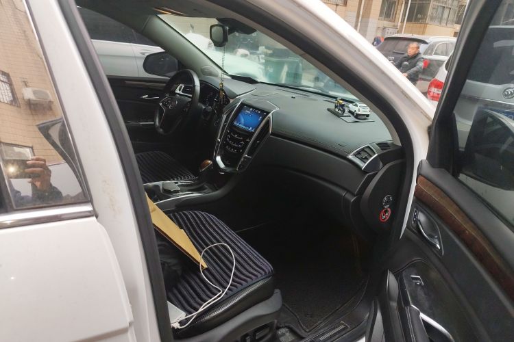 凯迪拉克SRX 2013款 3.0L 精英型局部细节9005