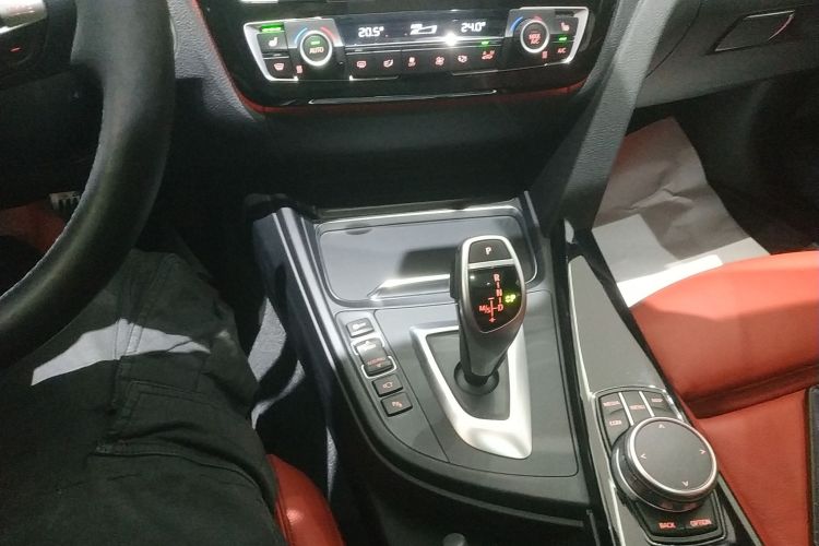 宝马3系GT 2020款 320i M运动曜夜版中控内饰18