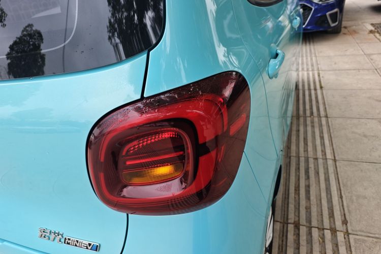 五菱汽车 宏光MINIEV 2025款 四门版 臻享款车身外观9