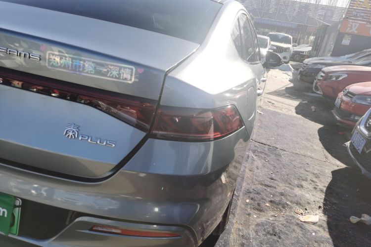 比亚迪 秦PLUS 2024款 荣耀版 DM-i 55KM领先型车身外观9