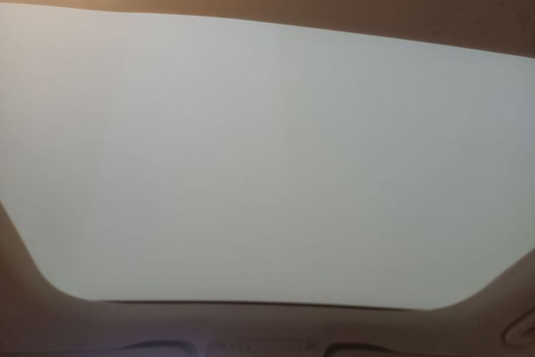 奔驰E级新能源 2022款 改款 E 350 e L 插电式混合动力轿车中控内饰22