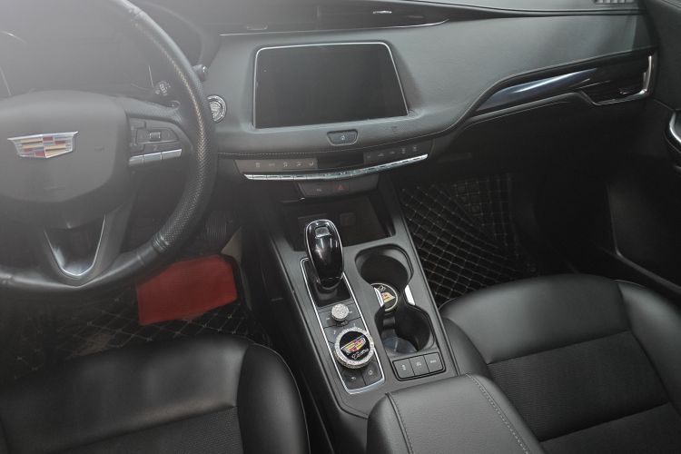 凯迪拉克XT4 2021款 28T 两驱技术型中控内饰16