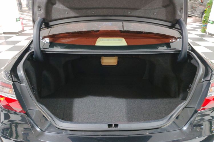 丰田 凯美瑞 2016款 2.0E 十周年纪念精英版机舱底盘23