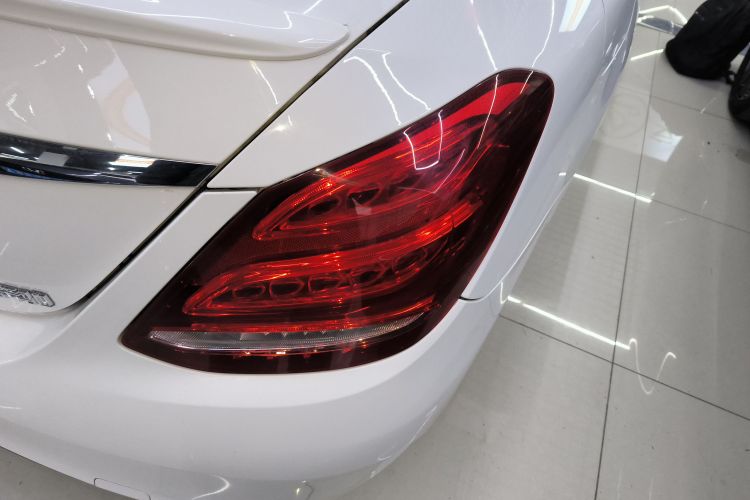 奔驰C级 2018款 C 200 运动版车身外观9