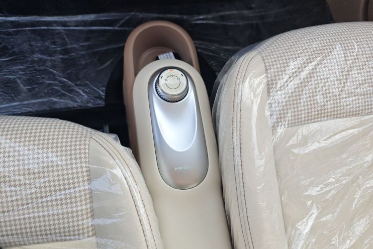 五菱汽车 宏光MINIEV 2025款 四门版 进阶款中控内饰18