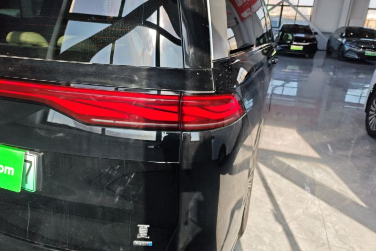 比亚迪 夏 2025款 DM-i 1.5T 180km 卓越型车身外观9