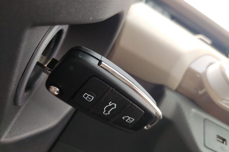 奇瑞新能源 QQ冰淇淋 2025款 155km 圣代版中控内饰7001