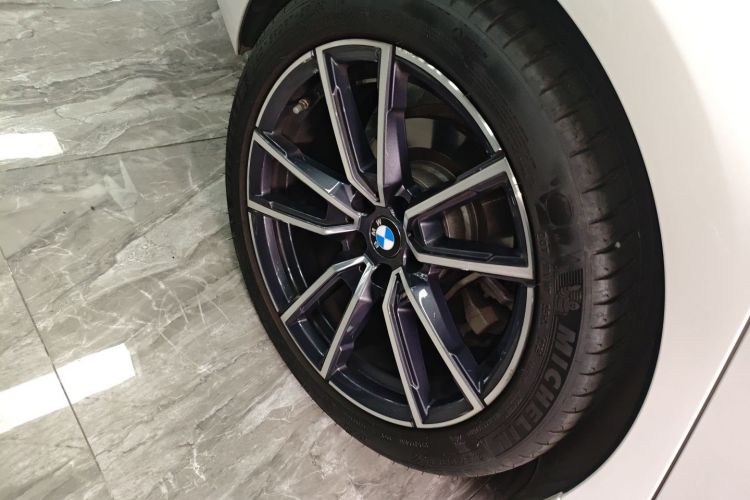 宝马3系 2025款 325i M运动套装车身外观6008