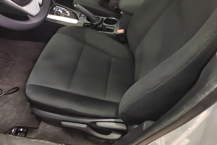 丰田 卡罗拉 2017款 改款 1.2T S-CVT GL局部细节19