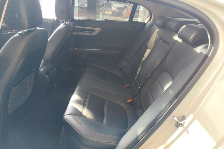 捷豹XEL 2019款 2.0T 200PS 尊享版中控内饰21