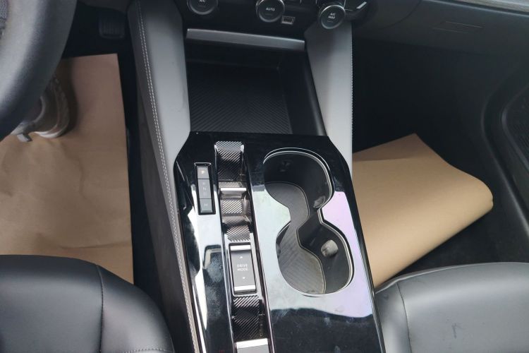 雪铁龙 凡尔赛C5 X 2021款 1.6T 享不凡中控内饰18