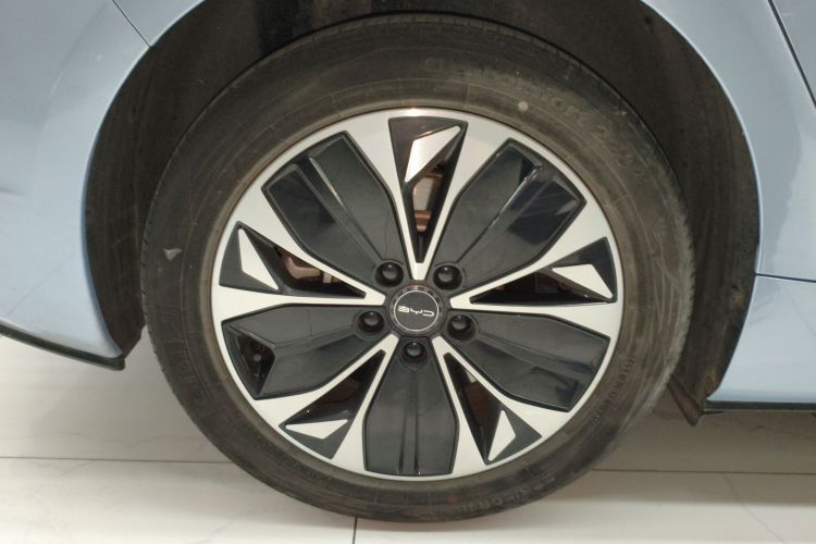 比亚迪 海豹 2022款 550km 标准续航后驱版尊贵型车身外观6008