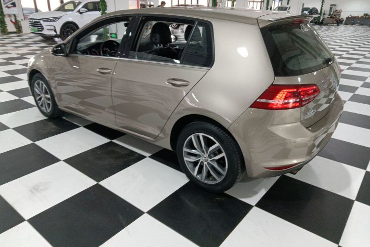 大众 高尔夫 2016款 230TSI 自动豪华型车身外观4