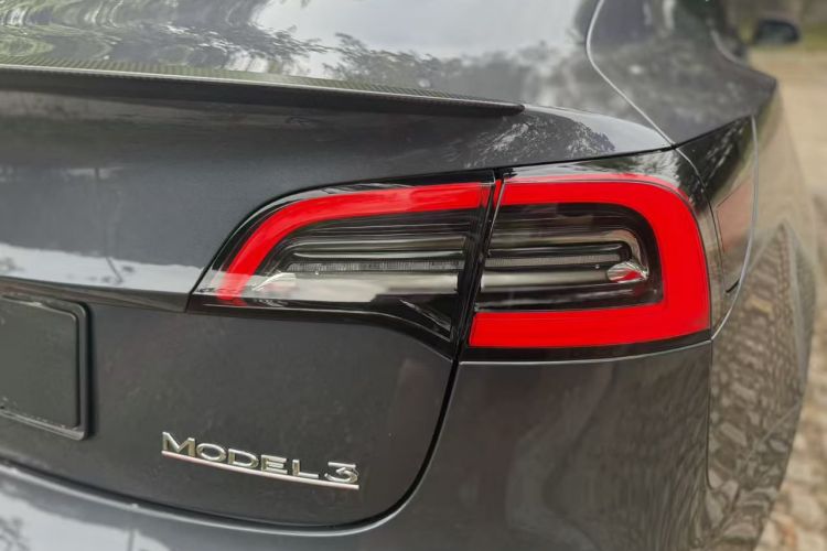 特斯拉 Model 3 2021款 改款二 Performance高性能全轮驱动版车身外观6006