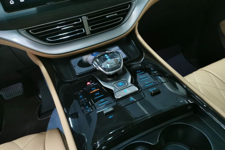 腾势D9 2024款 DM-i 980 四驱旗舰型中控内饰18