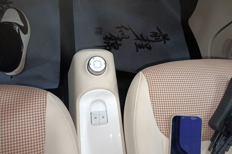 五菱汽车 宏光MINIEV 2024款 第三代 215km 青春版中控内饰18