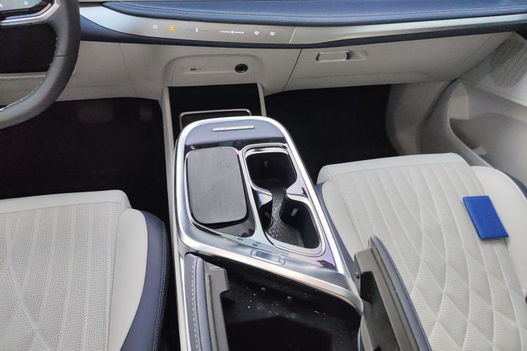 上汽大通MAXUS 大通G90 2022款 2.0T 星际七座版局部细节18