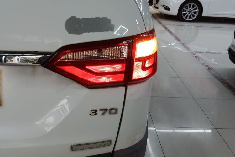 东风风光 风光370 2016款 1.5L 手动精英居家版 7座车身外观9