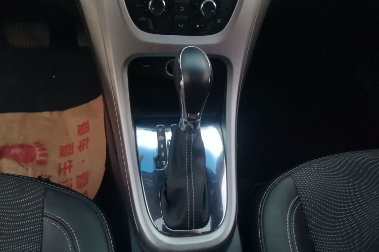 别克 英朗 2014款 XT 1.6L 自动时尚版中控内饰18