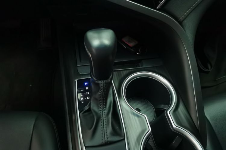 丰田 凯美瑞 2021款 2.0G 豪华版中控内饰18