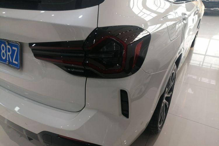 宝马X3 2022款 改款二 xDrive30i 领先型 M曜夜套装车身外观9