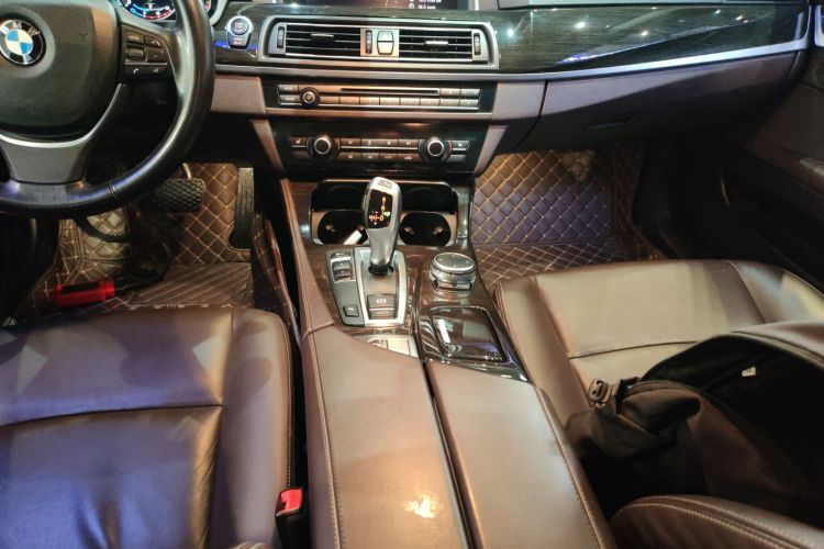 宝马5系 2017款 525Li 豪华设计套装中控内饰18