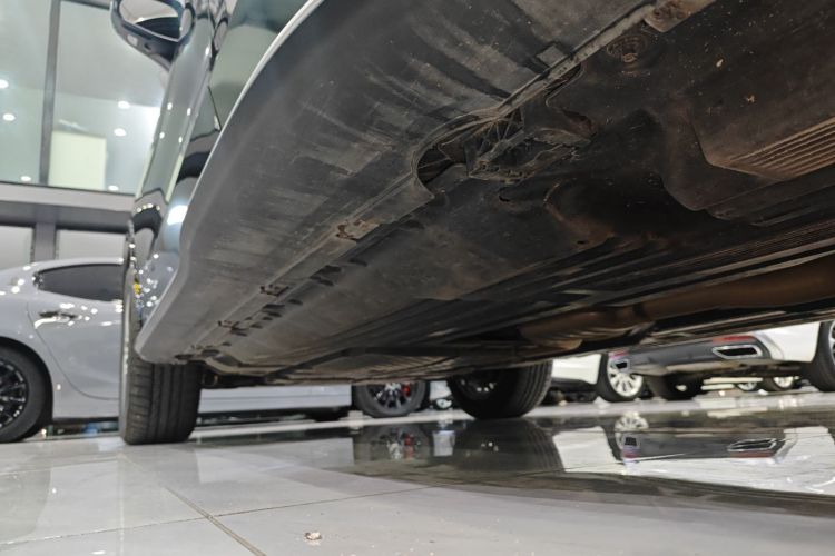 奔驰GLC 2023款 GLC 300 L 4MATIC 动感型 5座机舱底盘30