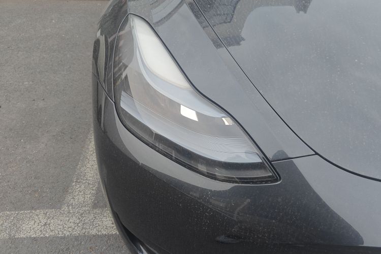 特斯拉 Model Y 2024款 后轮驱动版车身外观8