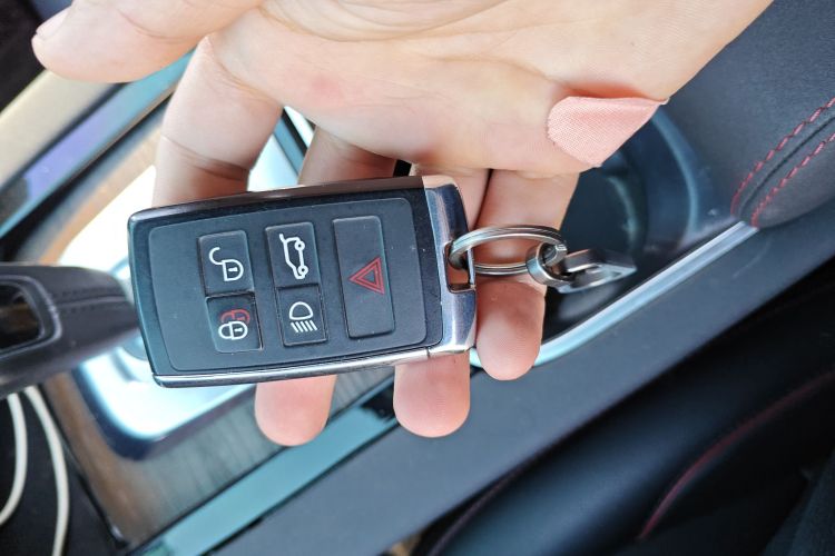 路虎 发现运动版 2022款 249PS R-Dynamic S 性能版 5座中控内饰11