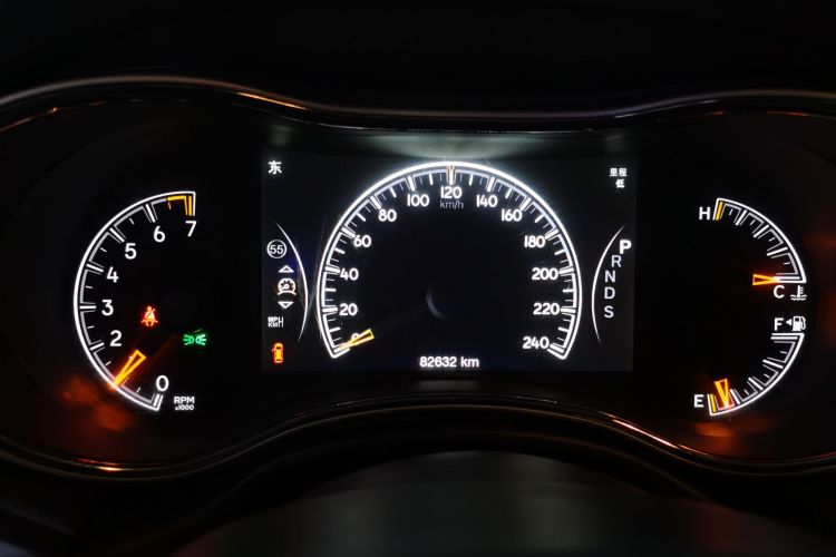 Jeep 大切诺基(进口) 2014款 3.0L 舒享导航版中控内饰14
