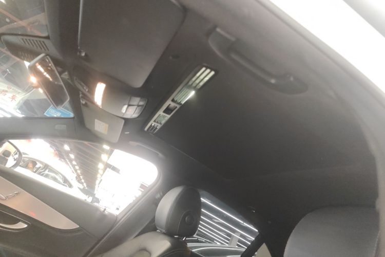 奔驰C级 2020款 C 260 运动版局部细节22