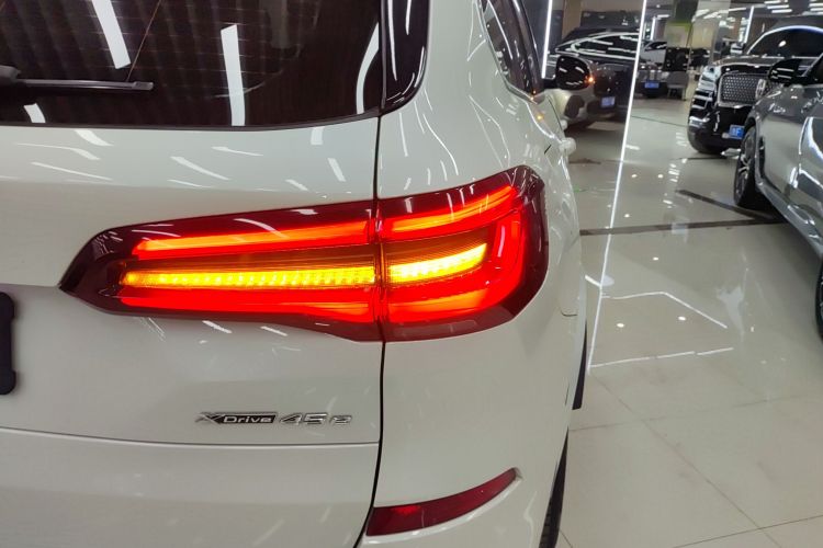 宝马X5新能源(进口) 2021款 xDrive45e M运动套装车身外观9