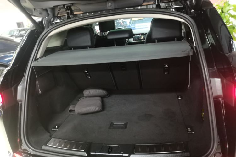 路虎 揽胜极光 2023款 极光L 249PS 科林斯古铜特别版机舱底盘23