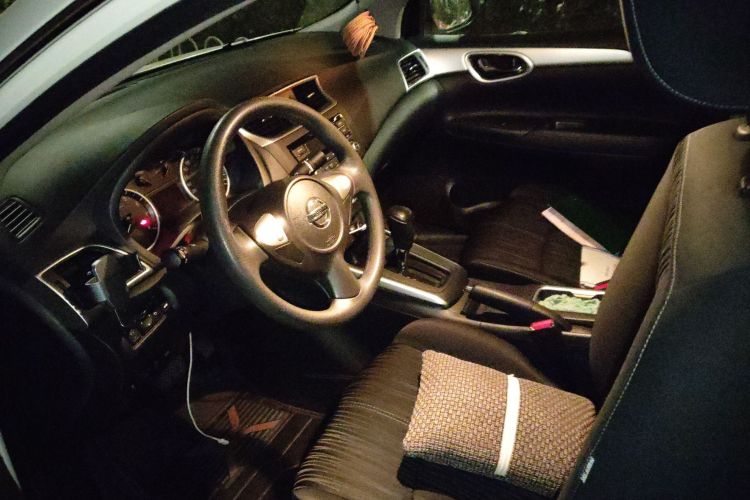 日产 轩逸 2024款 经典 1.6XE CVT舒适版中控内饰20