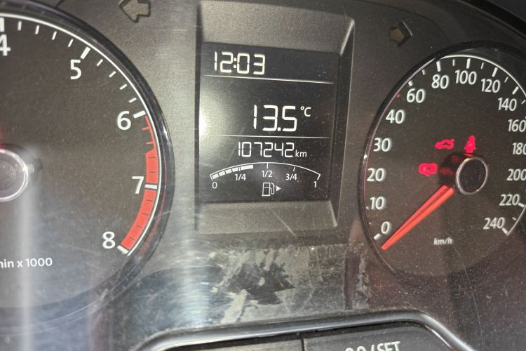 大众 Polo 2014款 1.4L 手动风尚版中控内饰15