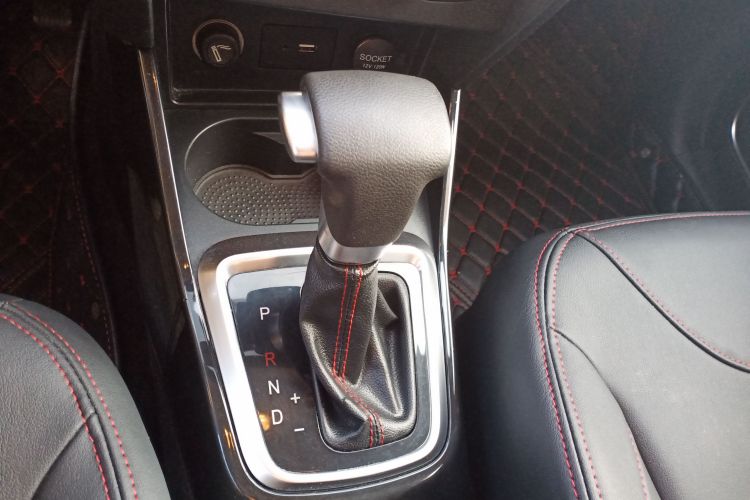 中华V3 2016款 1.5T 自动旗舰型中控内饰18