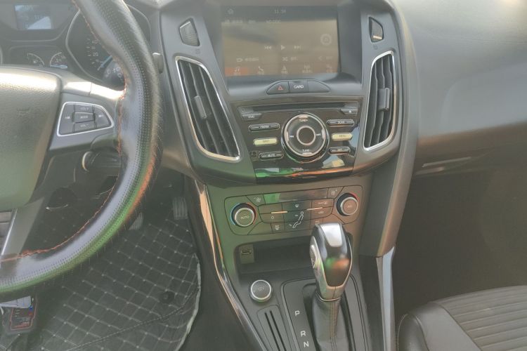 福特 福克斯 2017款 三厢 1.6L 自动风尚型智行版中控内饰16