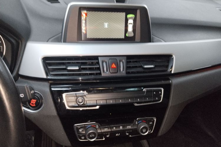 宝马X1 2016款 sDrive18Li 尊享型中控内饰16