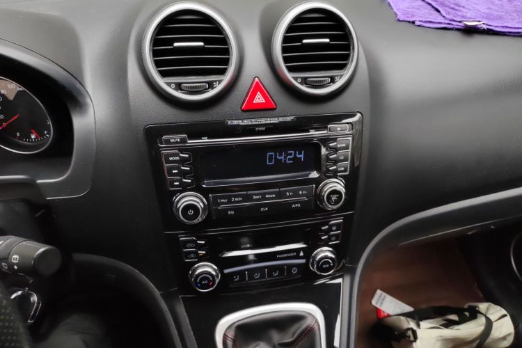 哈弗H6 2014款 升级版 2.0T 柴油 手动两驱都市型中控内饰16